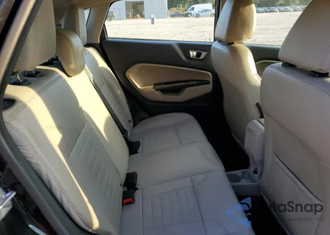 2014 Ford Fiesta Titanium z USA, uszkodzony, nr VIN 3FADP4FJ5EM225285